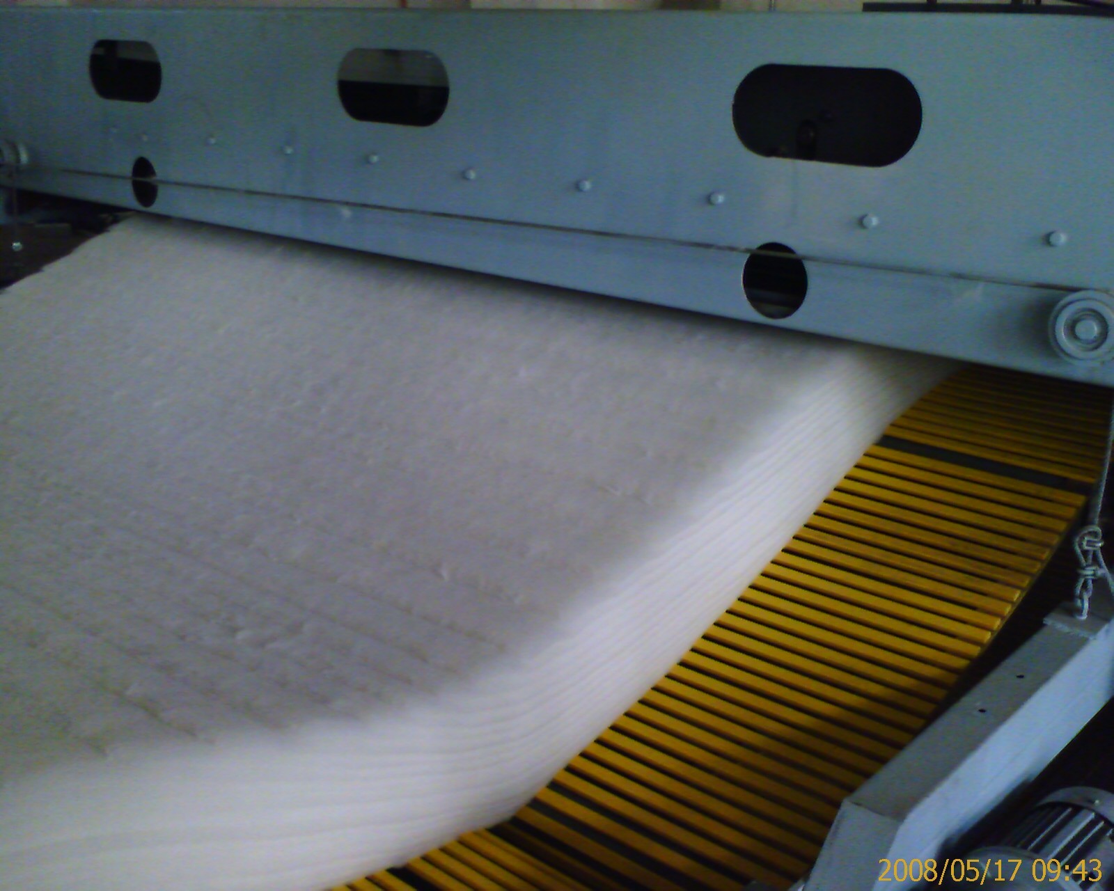 Лоскутное одеяло ткани индустрии Нонвовен делая машину 4.5м для ватина клея свободного